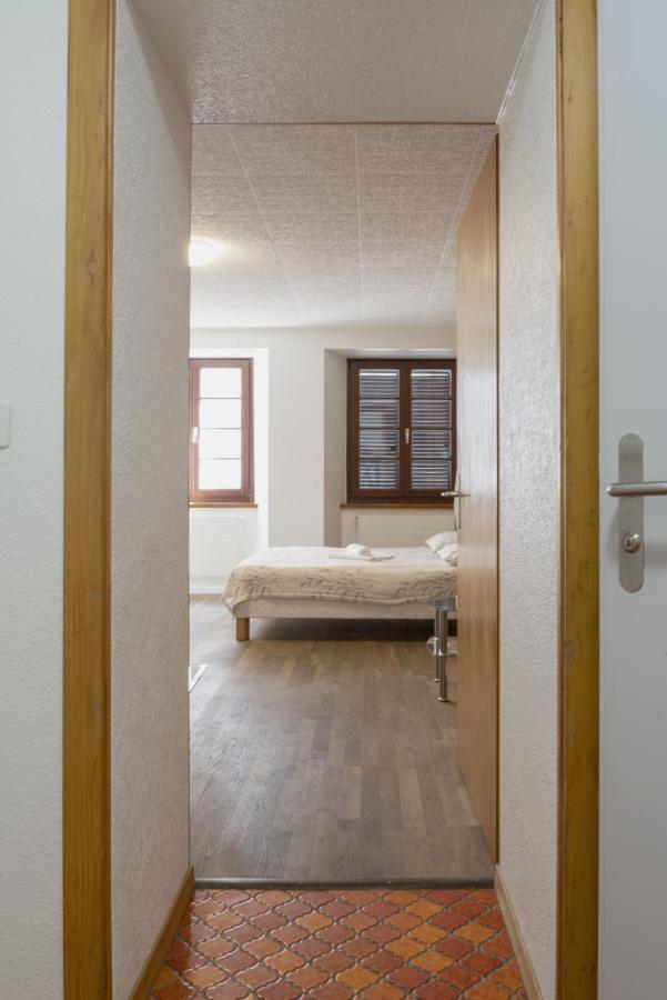 Hotel Du Cheval-Blanc Ла-Шо-де-Фон Экстерьер фото